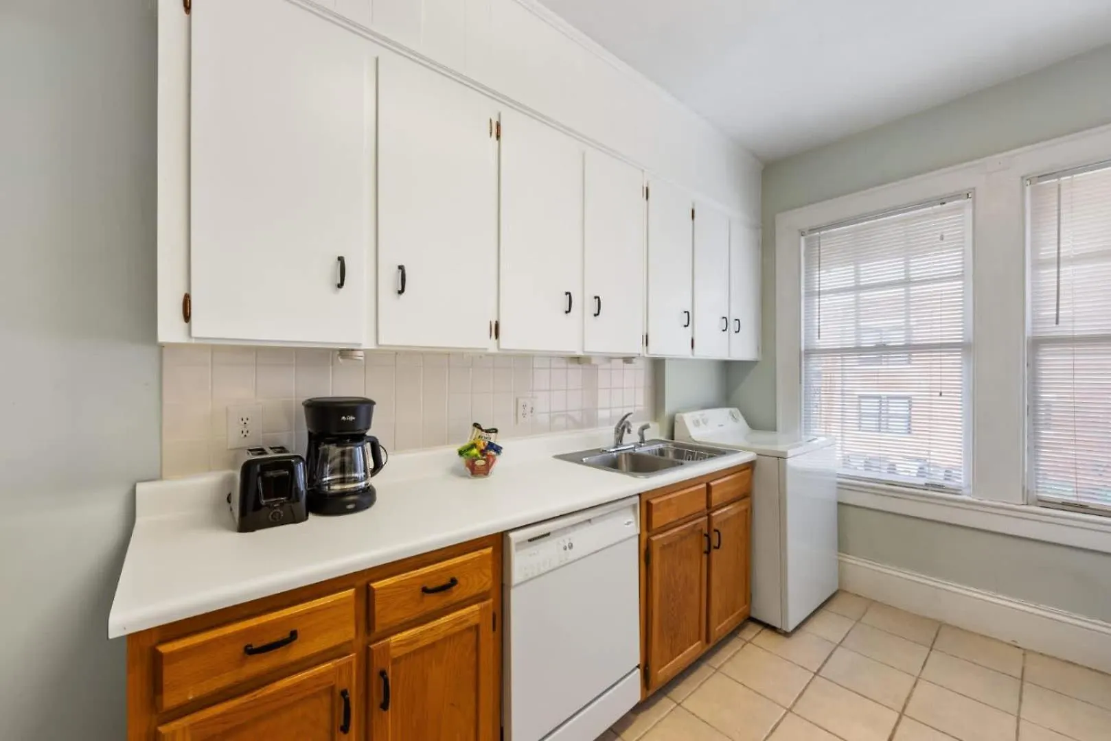 Holiday home Well Located 1 Bedroom In Elizabeth With Covered Porch Charlotte